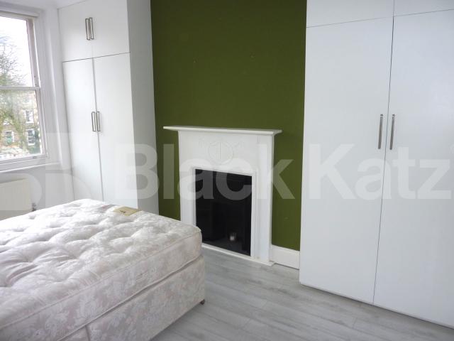 			CAMDEN SQUARE!!, 2 Bedroom, 1 bath, 1 reception Flat			 South Villas, CAMDEN SQUARE